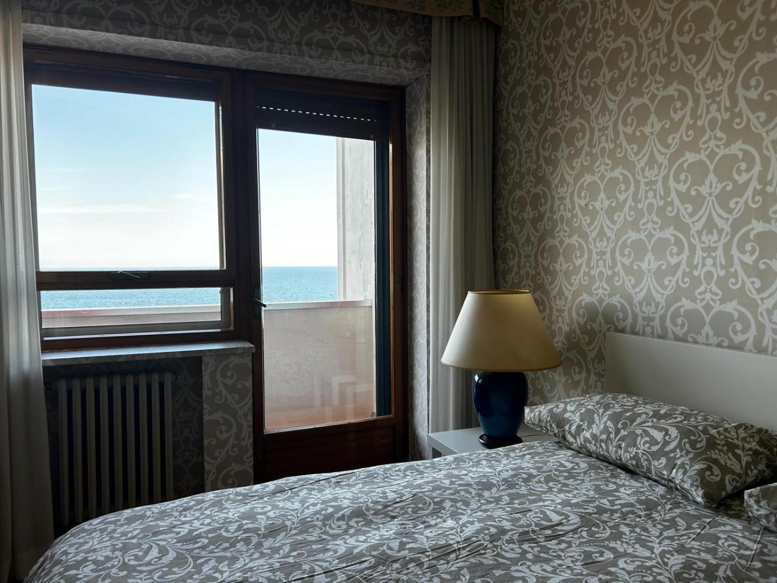 Front Beach Apartment - 3 Bedrooms Bari Extérieur photo