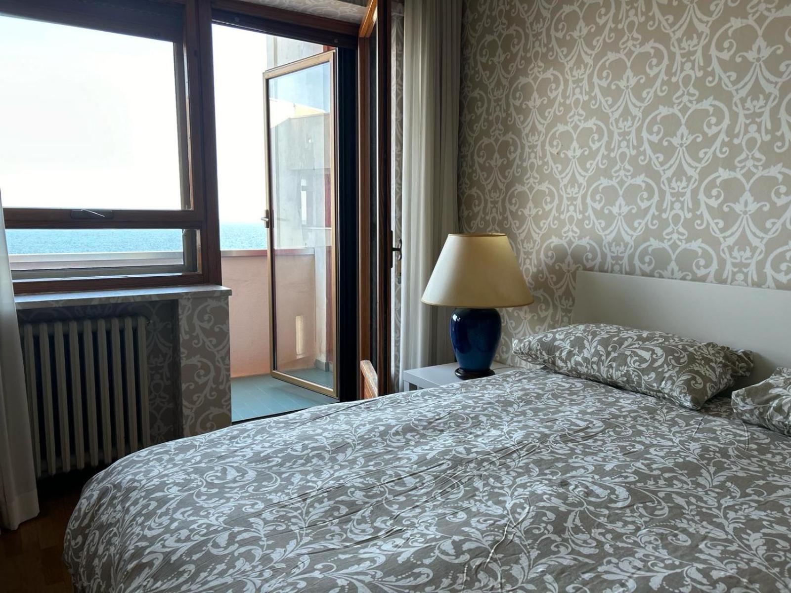 Front Beach Apartment - 3 Bedrooms Bari Extérieur photo