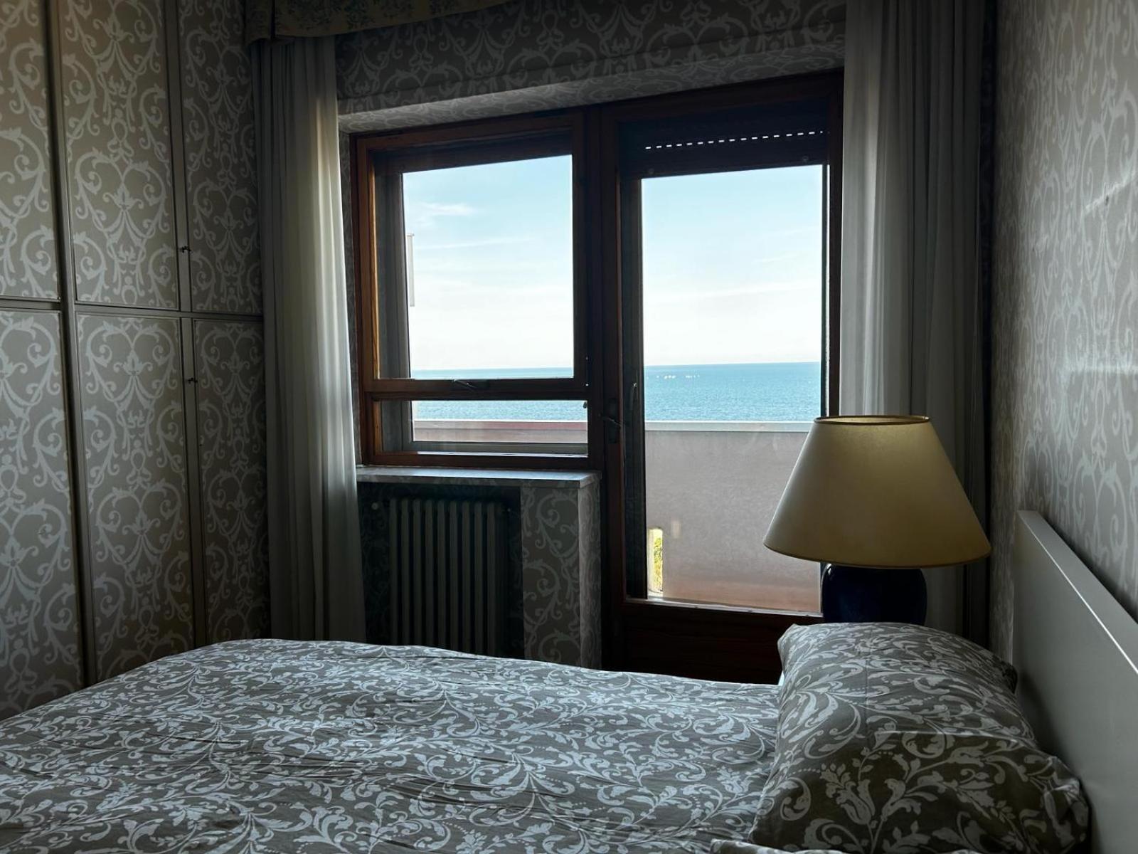 Front Beach Apartment - 3 Bedrooms Bari Extérieur photo