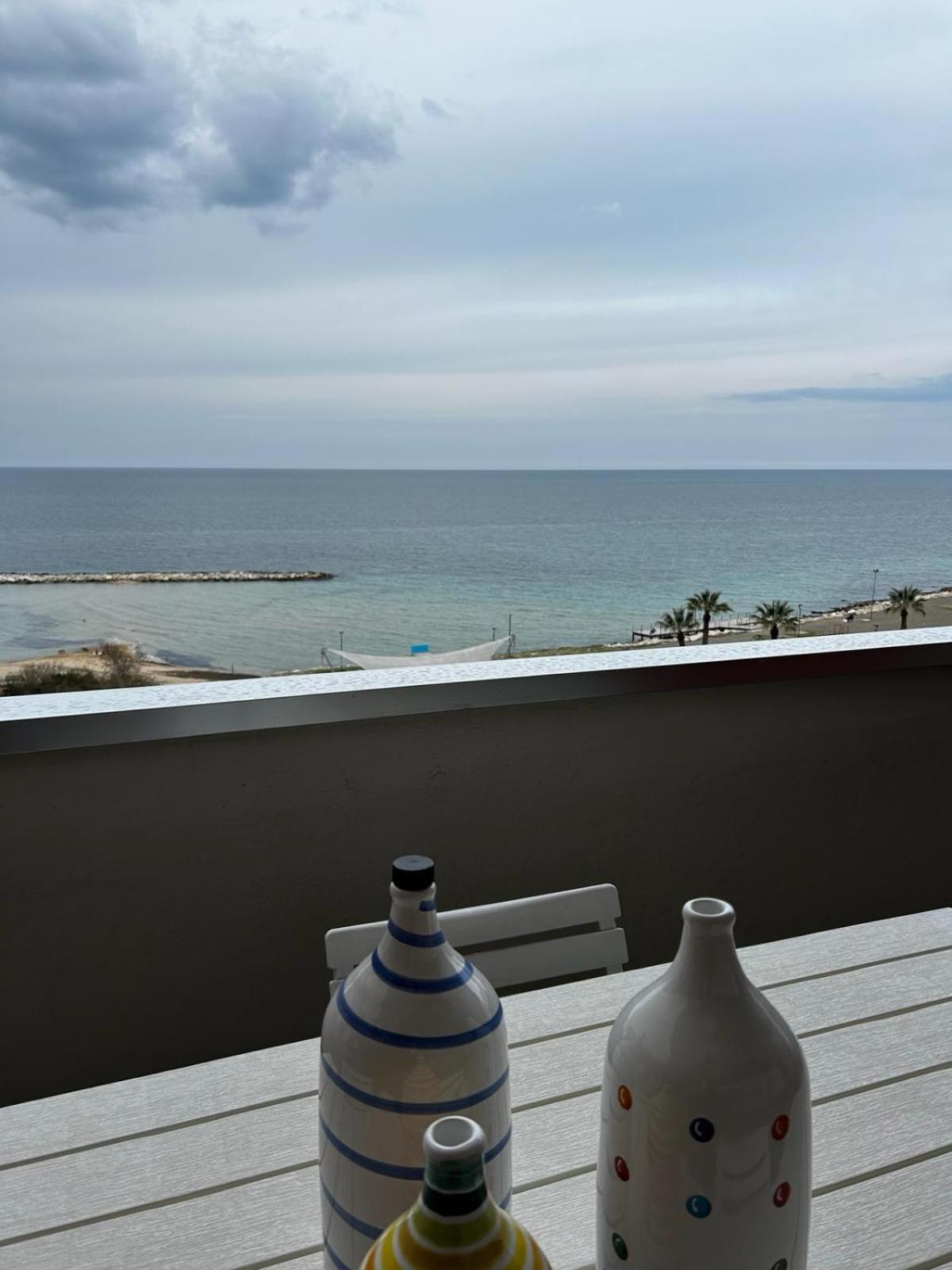 Front Beach Apartment - 3 Bedrooms Bari Extérieur photo
