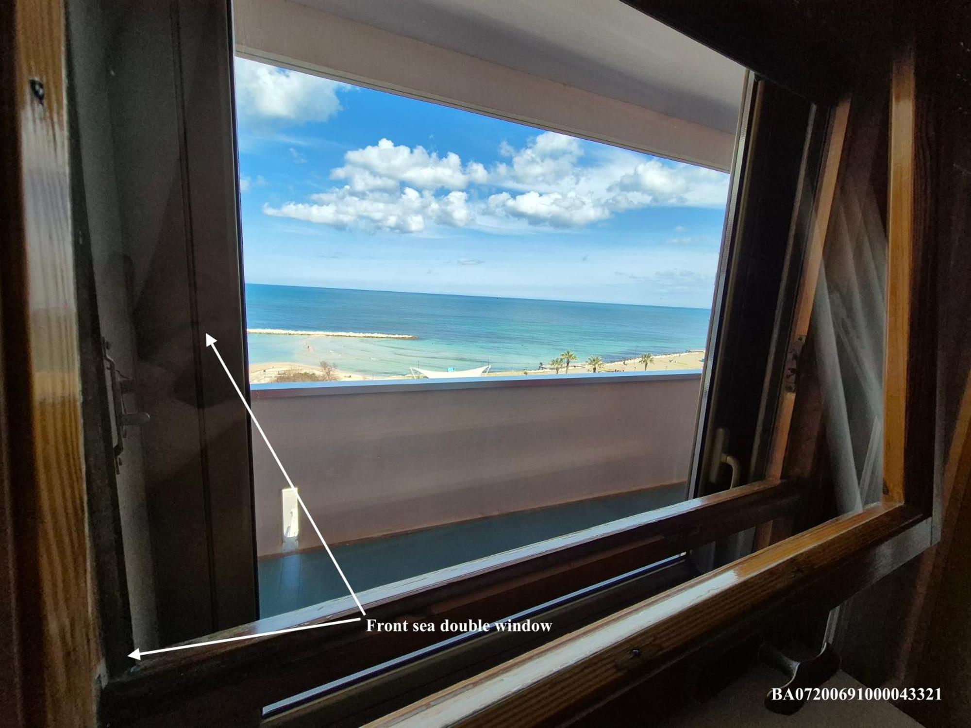 Front Beach Apartment - 3 Bedrooms Bari Extérieur photo