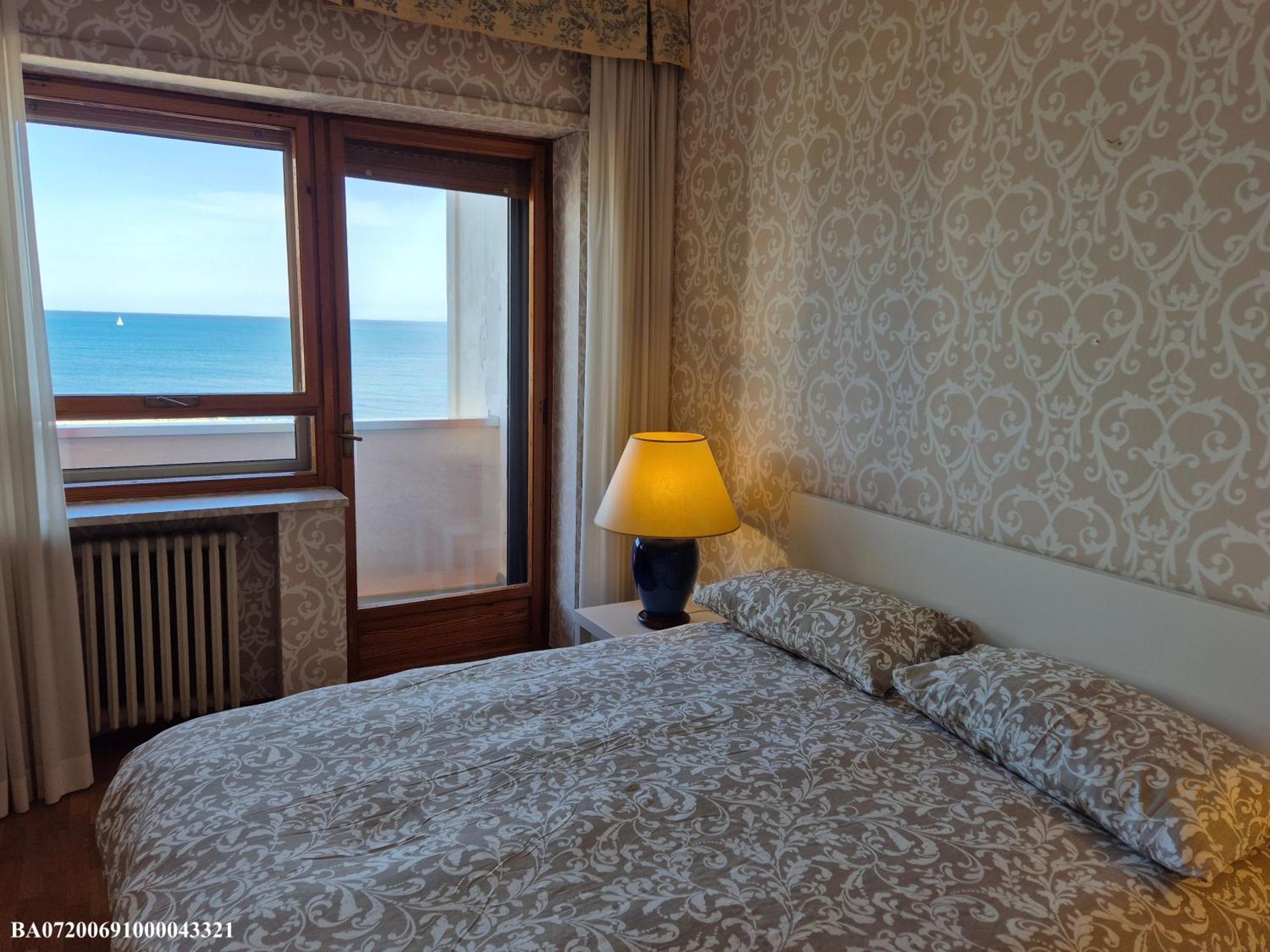 Front Beach Apartment - 3 Bedrooms Bari Extérieur photo