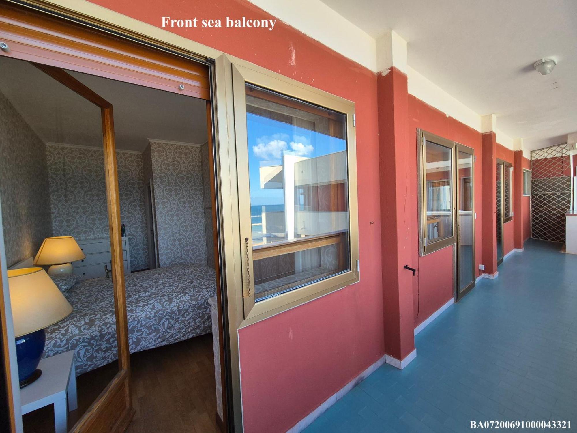Front Beach Apartment - 3 Bedrooms Bari Extérieur photo