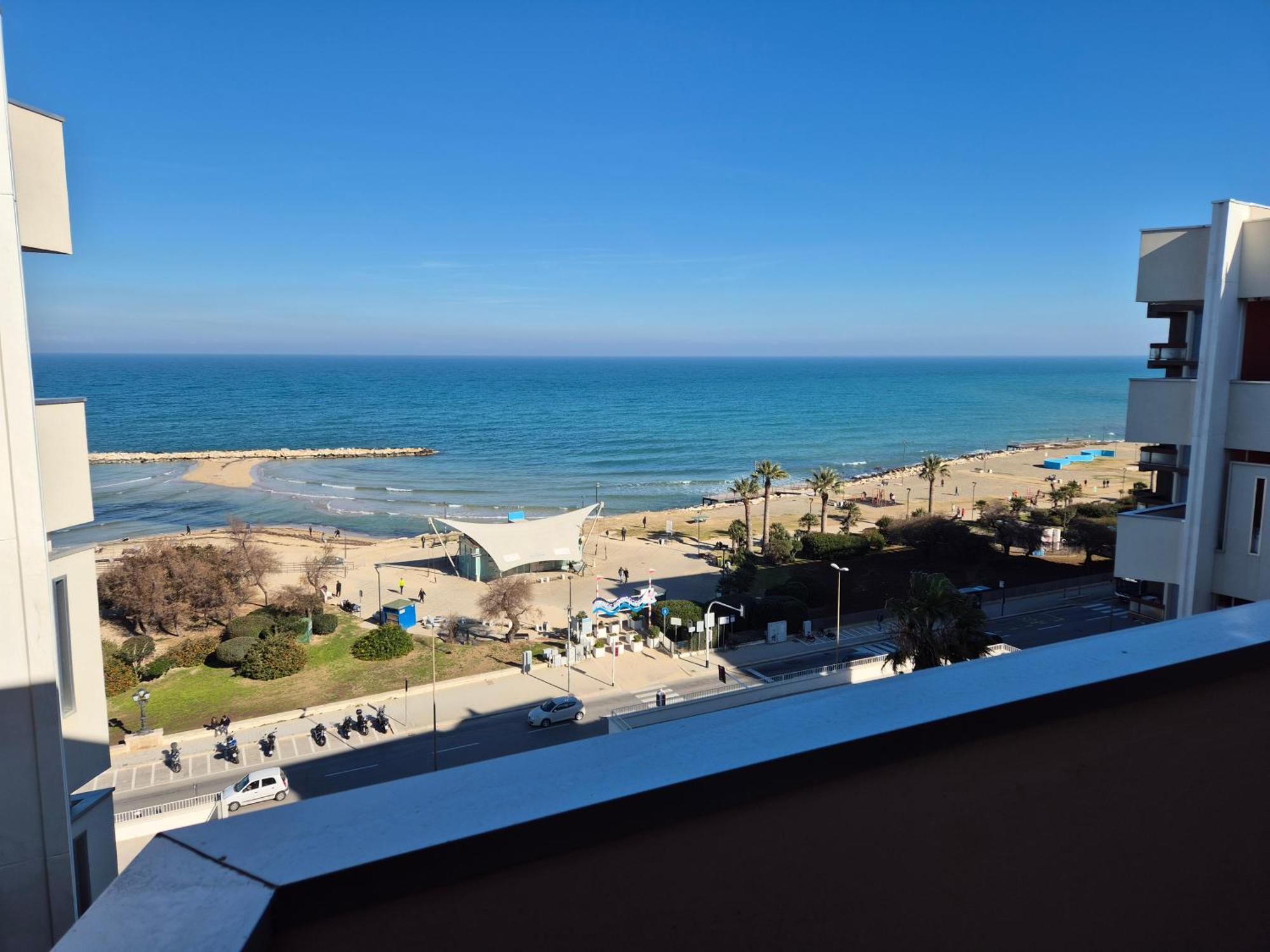 Front Beach Apartment - 3 Bedrooms Bari Extérieur photo