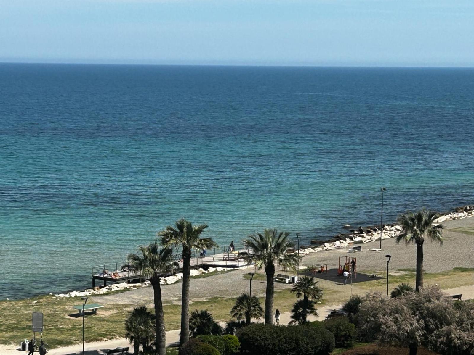 Front Beach Apartment - 3 Bedrooms Bari Extérieur photo